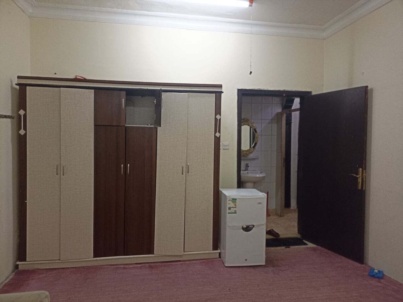 Riyadh, Apartments, Flats, Houses & Villas, SAR 1300/month,  Furnished,  1 BR,  One Furnished Room Available With Attached Kitchen And Toilet For Pakistani Family Only