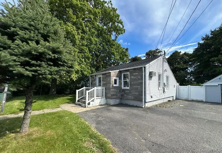 New York, Real Estate For Sale, USD 419,  2 BR,  824 Sq. Feet,  Find Your New Home With True Homes, Inc. In Brentwood