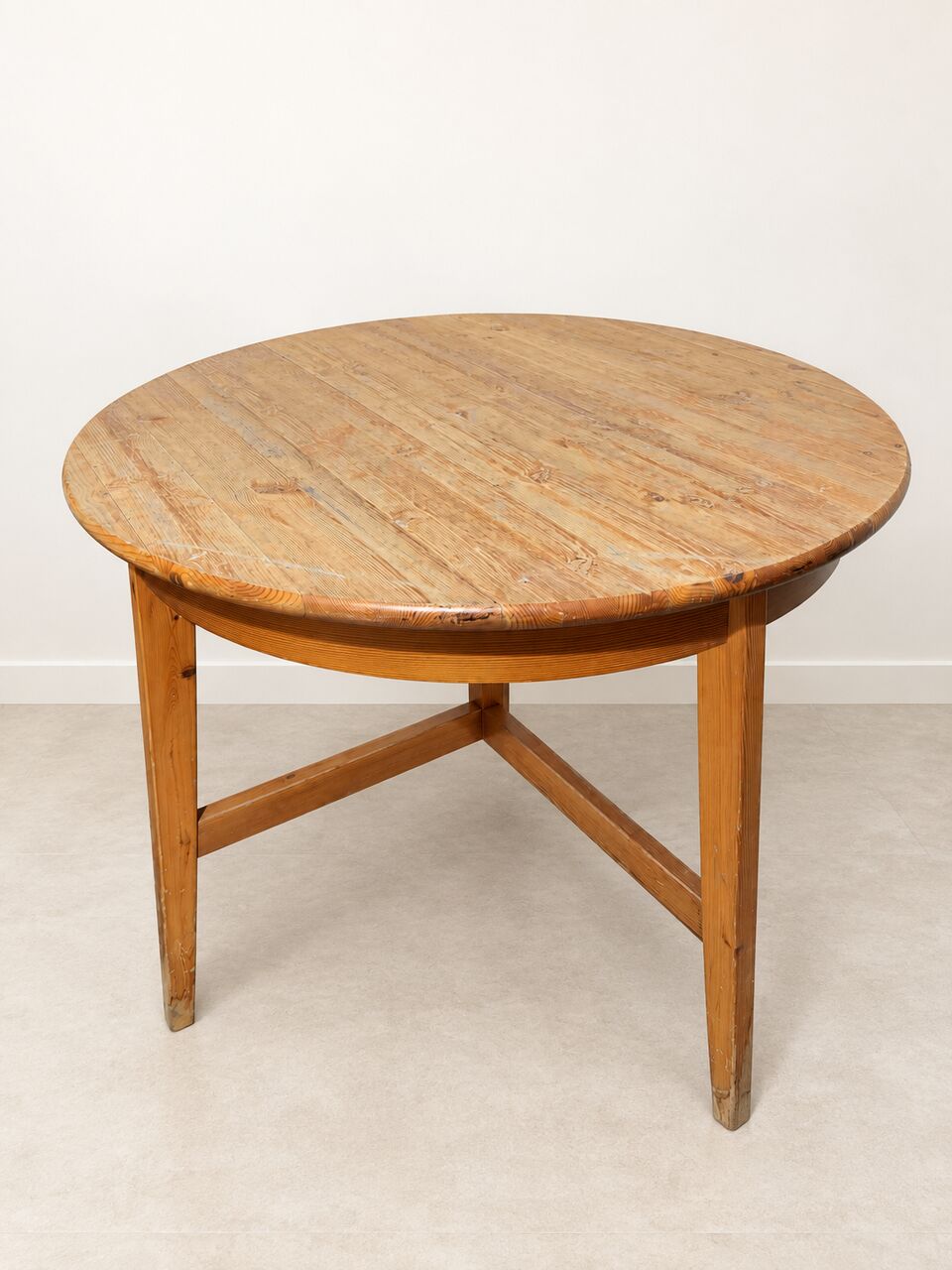 Jeddah, Furniture, SAR 100,  Round Wooden Table