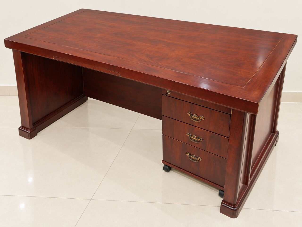 Jeddah, Furniture, SAR 400,  Wooden Office Desk With Drawer Unit