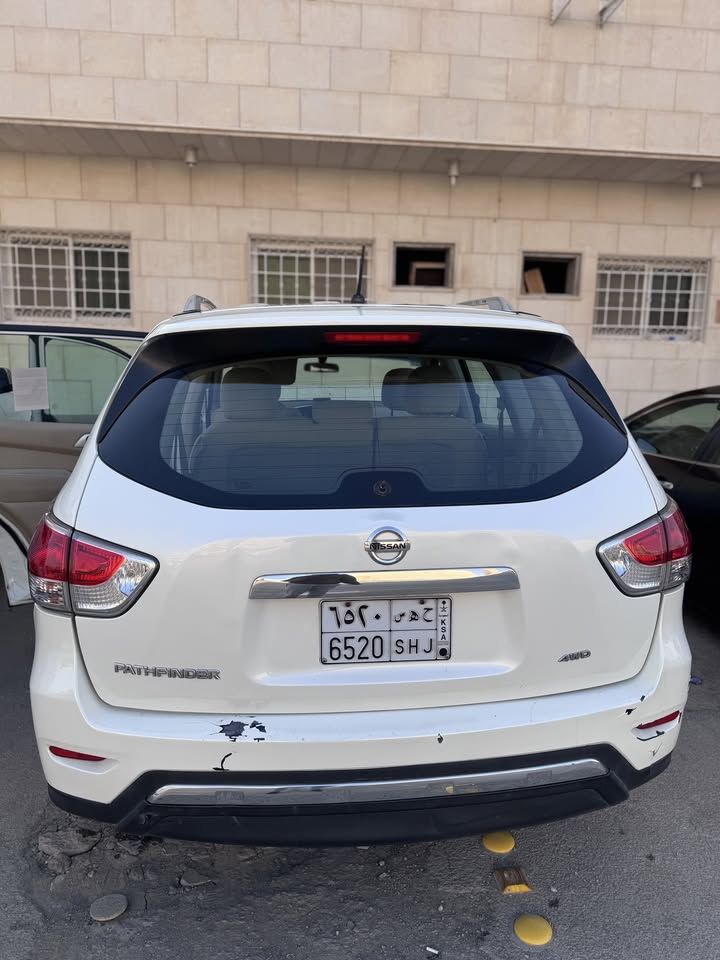 Riyadh, Vehicles, Cars & Trucks , SAR 33000,  Nissan Pathfinder,  2015,  Automatic,  215000 KM,    4WD | 215,000 KM | نيسان باثفايندر