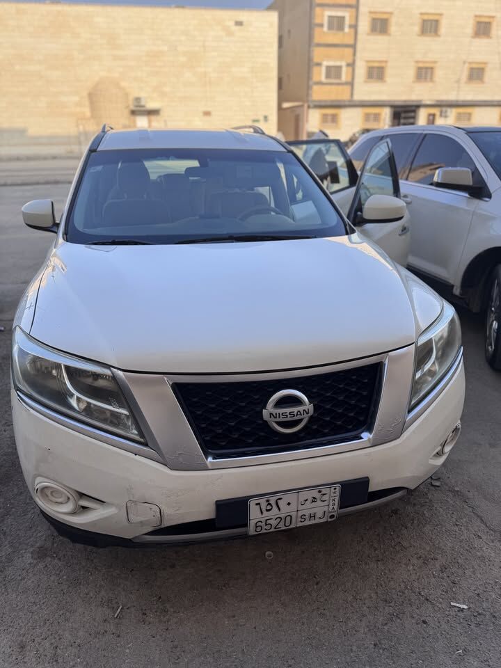 Riyadh, Vehicles, Cars & Trucks , SAR 33000,  Nissan Pathfinder,  2015,  Automatic,  215000 KM,    4WD | 215,000 KM | نيسان باثفايندر