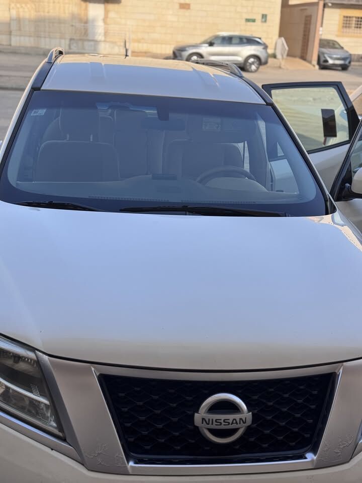 Riyadh, Vehicles, Cars & Trucks , SAR 33000,  Nissan Pathfinder,  2015,  Automatic,  215000 KM,    4WD | 215,000 KM | نيسان باثفايندر