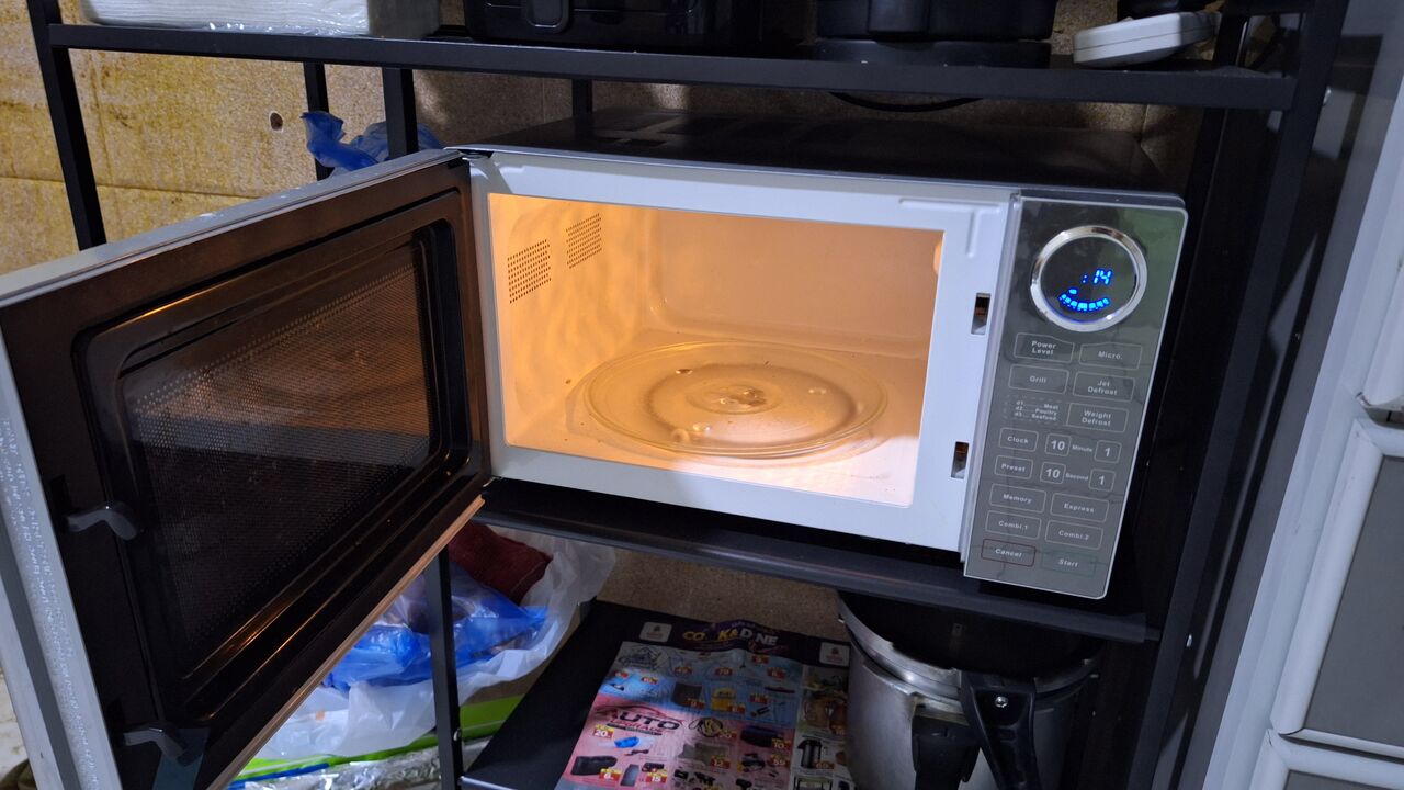 Al Aziziyah, Appliances, SAR 200,  Ikon Microwave Oven For Sale, Final Price 200SAR