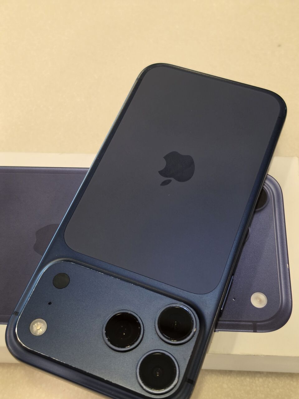 Dammam, Mobile Phones, SAR 4300,  IPhone 17 Pro Max 512 GB