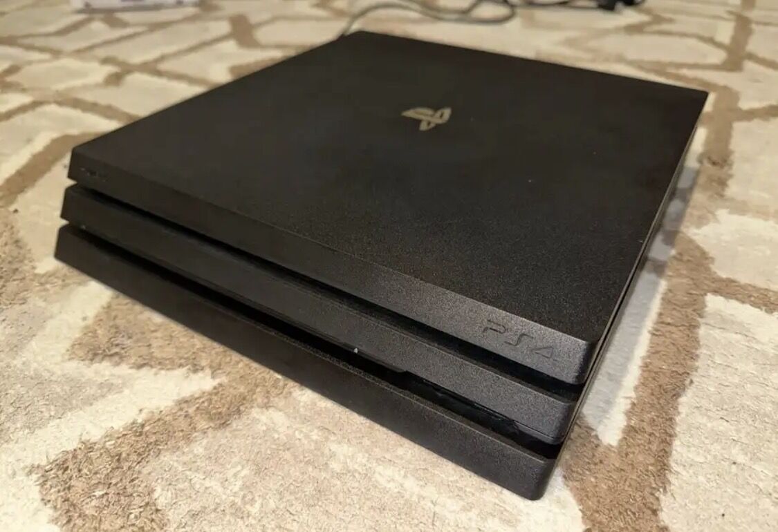 Jeddah, Video Games, SAR 950,  Ps4 Pro 1tb In Great Condition
