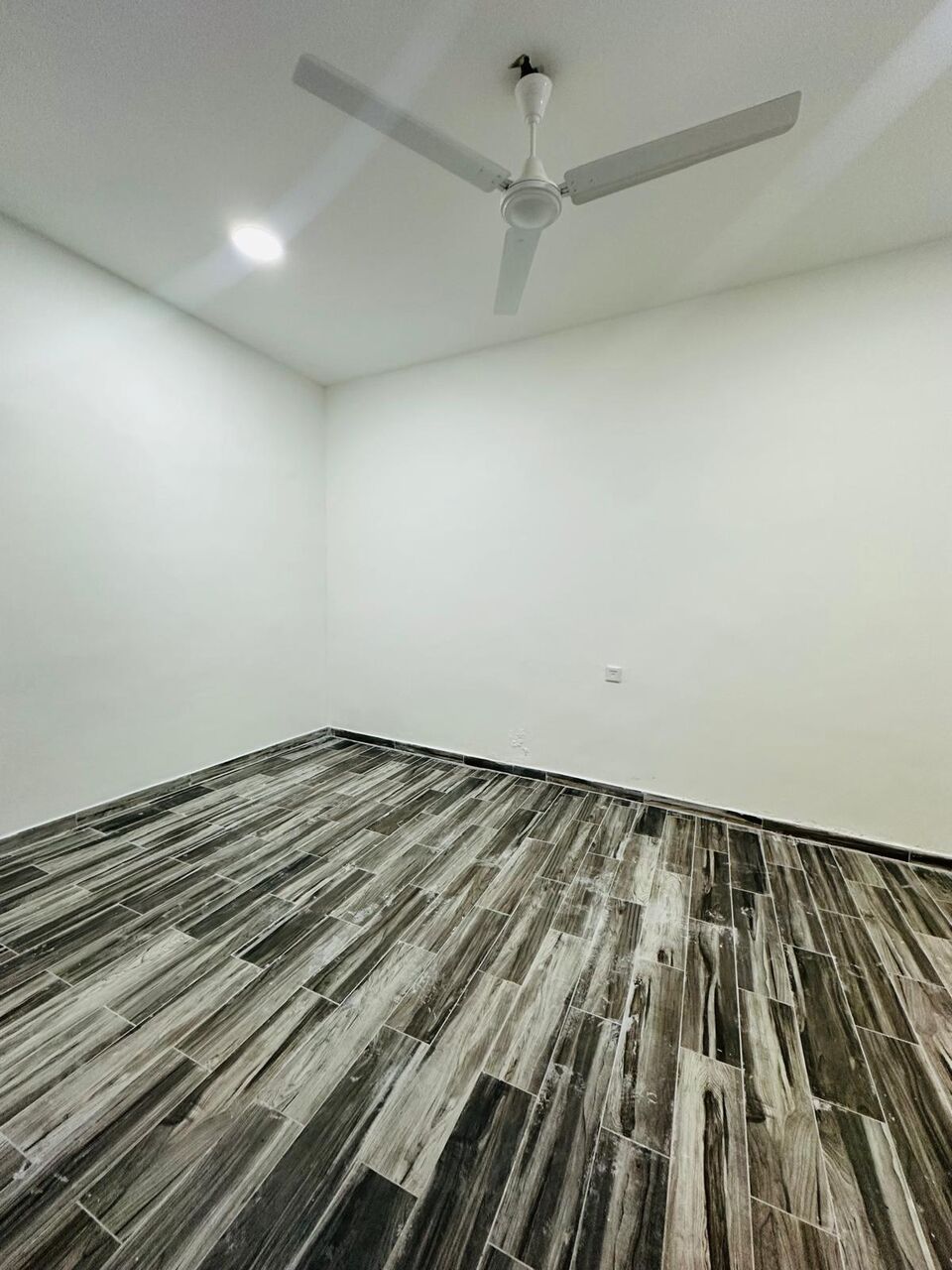 Manama, Apartments, Flats, Houses & Villas, BHD 135/year,  Studio For Rent In Gudaibya Semi Furnished With Electricity