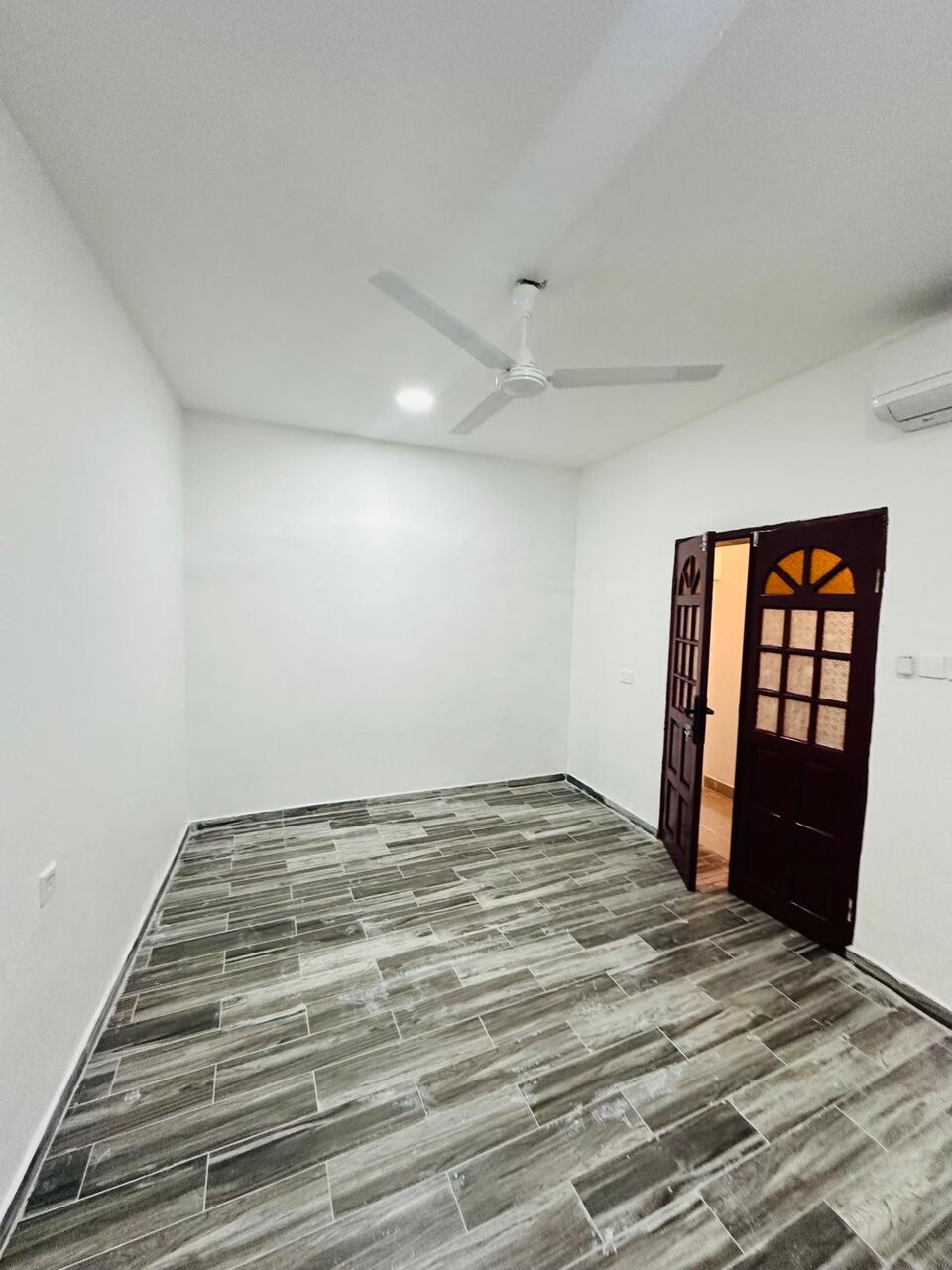 Manama, Apartments, Flats, Houses & Villas, BHD 135/year,  Studio For Rent In Gudaibya Semi Furnished With Electricity