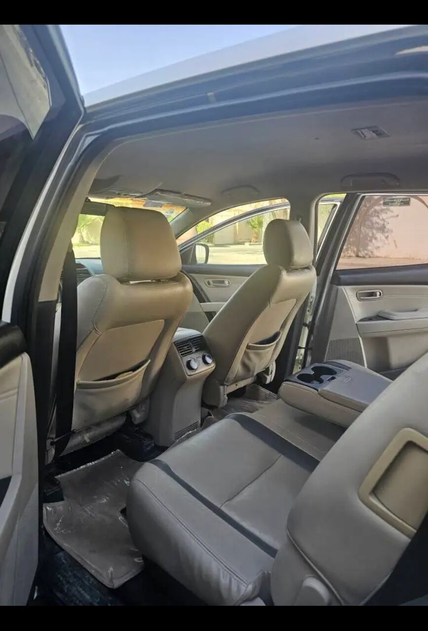 Riyadh, Vehicles, Cars & Trucks , SAR 20000,  2009,  2009,  Automatic,  264000 KM,  Urgent Sale  Car Brand: Mazda Cx9 []full Options]  Model-year:   Variant:   Ow
