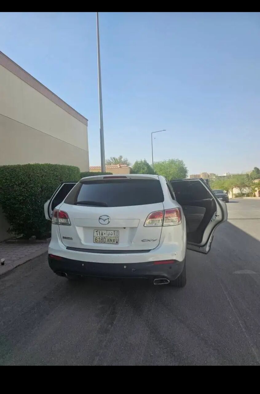 Riyadh, Vehicles, Cars & Trucks , SAR 20000,  2009,  2009,  Automatic,  264000 KM,  Urgent Sale  Car Brand: Mazda Cx9 []full Options]  Model-year:   Variant:   Ow