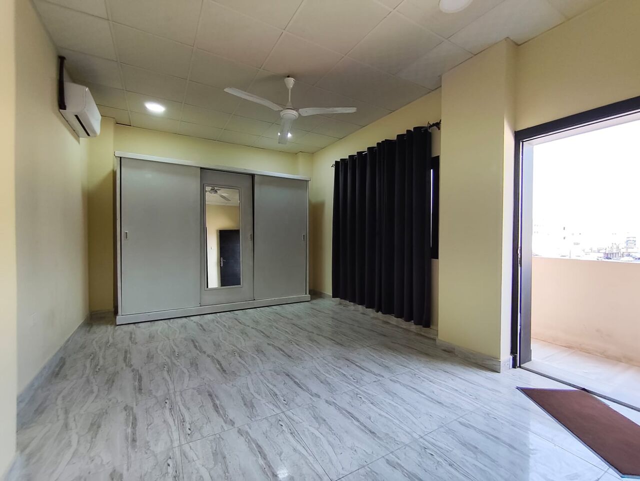 East Riffa, Apartments, Flats, Houses & Villas, BHD 160/year,  1 BR,  East Riffa Highway:- Spacious Semifurnished Studio Flat On Rent With Unlimited Ewa..