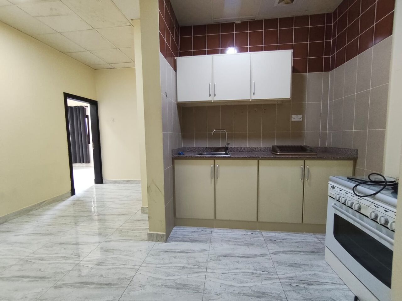 East Riffa, Apartments, Flats, Houses & Villas, BHD 160/year,  1 BR,  East Riffa Highway:- Spacious Semifurnished Studio Flat On Rent With Unlimited Ewa..