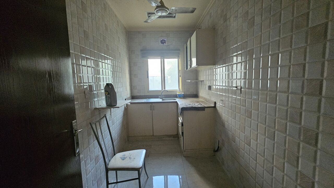Busaiteen, Apartments, Flats, Houses & Villas, BHD 160/month,  2 BR,  Separate Water Meter, Lift, Underroof Reserved Parking,closed Kitchen.Busaiteen.39128508