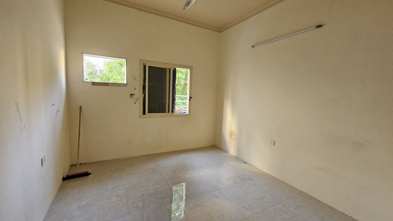 Busaiteen, Apartments, Flats, Houses & Villas, BHD 160/month,  2 BR,  Separate Water Meter, Lift, Underroof Reserved Parking,closed Kitchen.Busaiteen.39128508