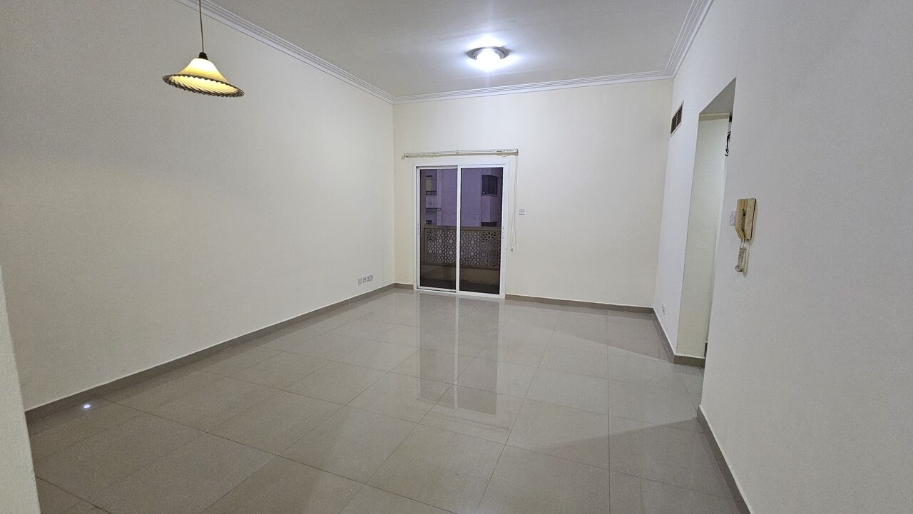 Juffair, Apartments, Flats, Houses & Villas, Semifurnished,balcony, Gas Cooking,three Bathrooms,pool.near RamizJuffair, 39128508 Benny
