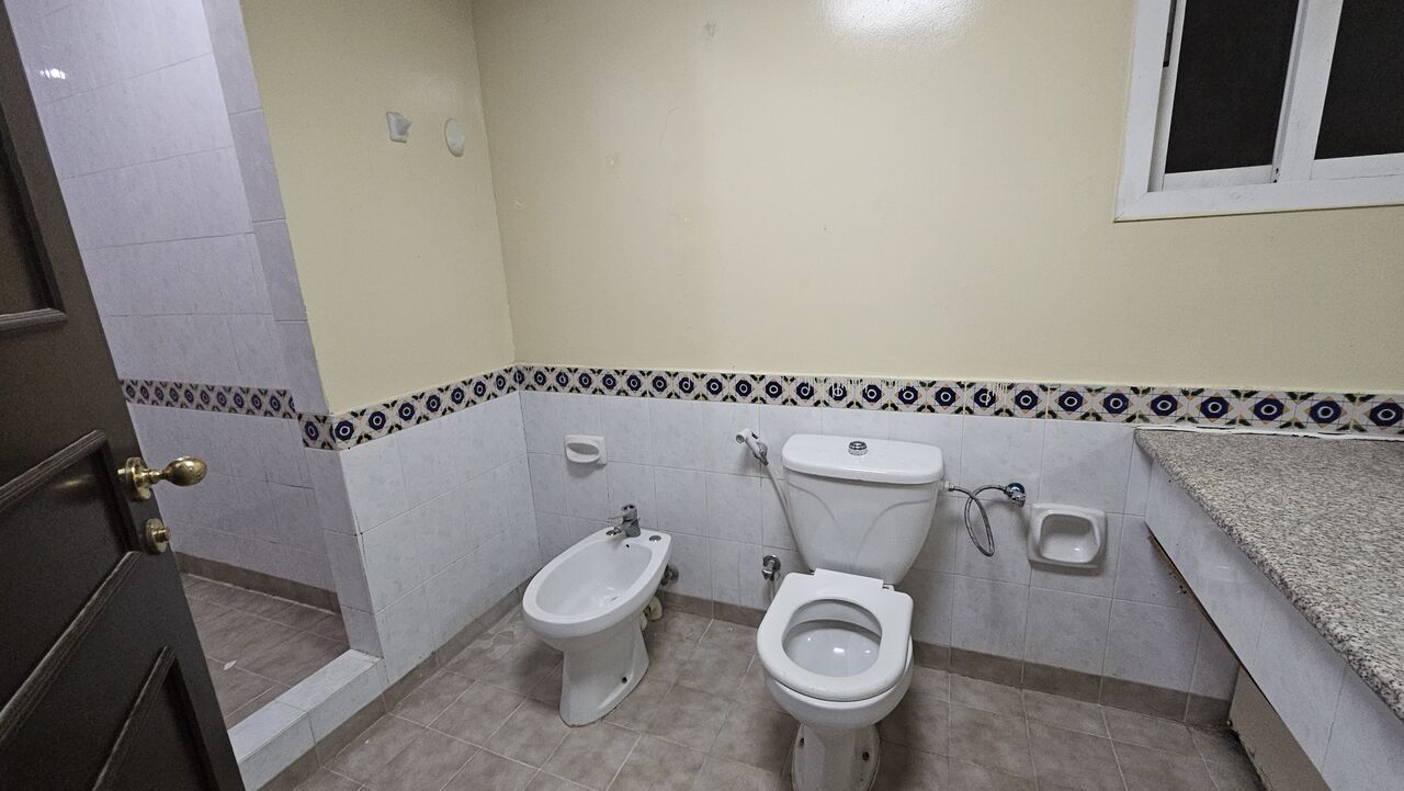 Juffair, Apartments, Flats, Houses & Villas, Semifurnished,balcony, Gas Cooking,three Bathrooms,pool.near RamizJuffair, 39128508 Benny