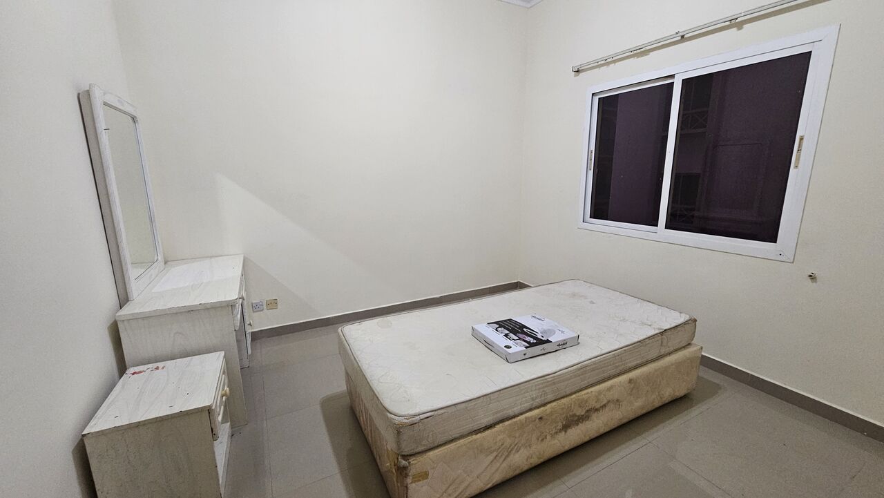 Juffair, Apartments, Flats, Houses & Villas, Semifurnished,balcony, Gas Cooking,three Bathrooms,pool.near RamizJuffair, 39128508 Benny