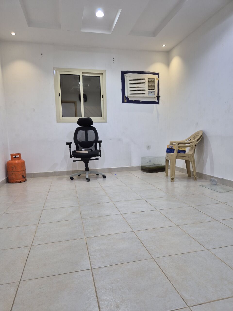 Riyadh, Housing Exchanges, SAR 40/year,  2 BR,  Spacious 2BHK Flat Available For Rent In Al Wazarat, Riyadh, Located Behind Marriott