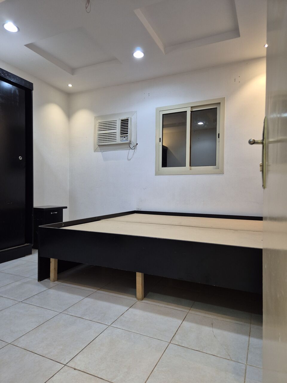 Riyadh, Housing Exchanges, SAR 40/year,  2 BR,  Spacious 2BHK Flat Available For Rent In Al Wazarat, Riyadh, Located Behind Marriott