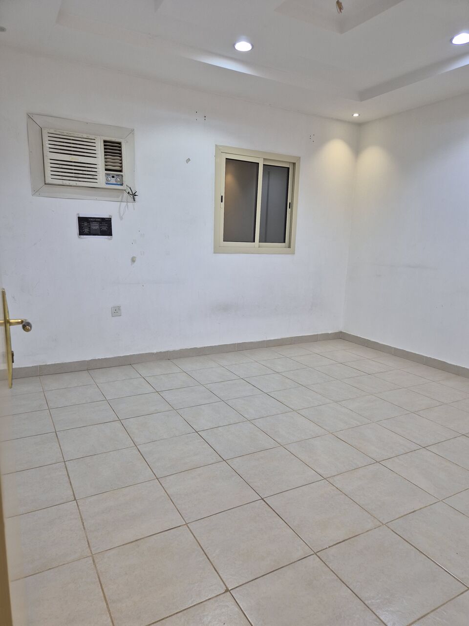 Riyadh, Housing Exchanges, SAR 40/year,  2 BR,  Spacious 2BHK Flat Available For Rent In Al Wazarat, Riyadh, Located Behind Marriott