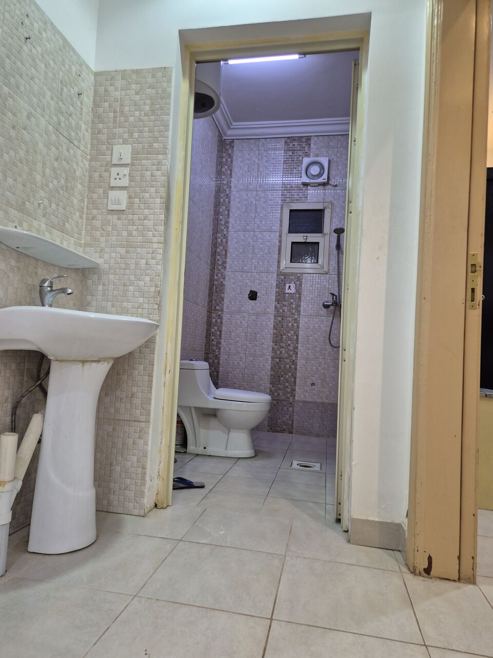 Riyadh, Housing Exchanges, SAR 40/year,  2 BR,  Spacious 2BHK Flat Available For Rent In Al Wazarat, Riyadh, Located Behind Marriott