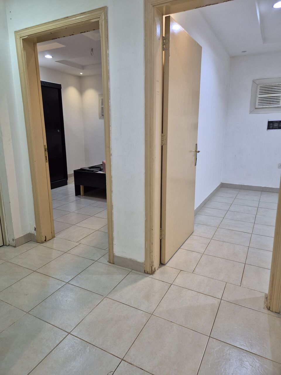 Riyadh, Housing Exchanges, SAR 40/year,  2 BR,  Spacious 2BHK Flat Available For Rent In Al Wazarat, Riyadh, Located Behind Marriott