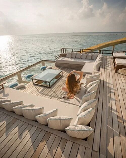 Silicon Oasis, Business, YDYW International Yacht Brokers