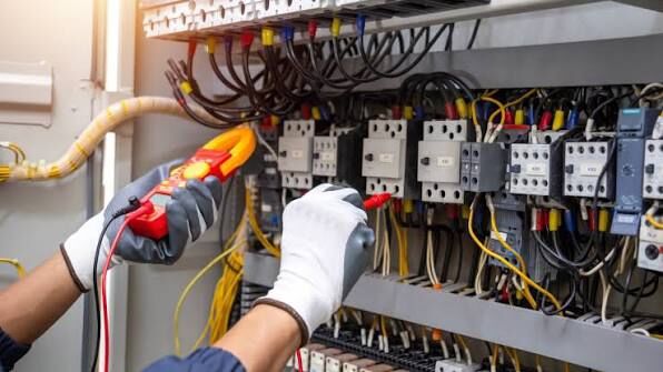 Jeddah, Jobs, Electrician