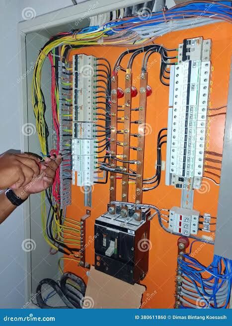Jeddah, Jobs, Electrician