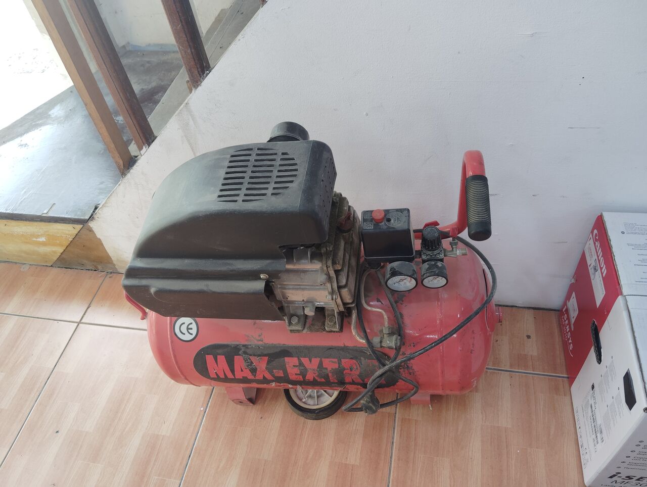Manama, Machinery, BHD 40,  AIR COMPRESSOR FOR SALE