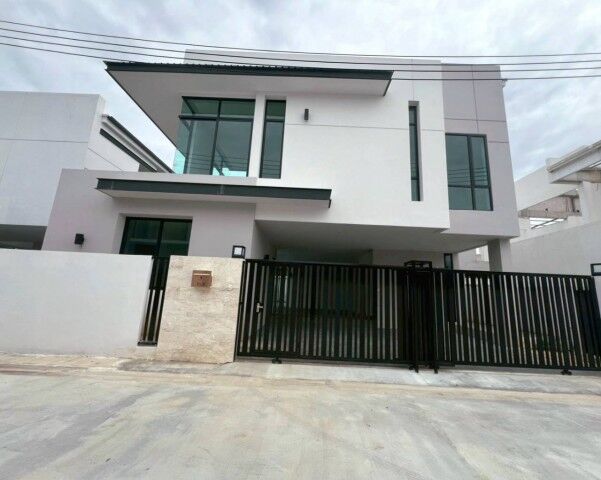 Bangkok, Villas, THB 250000,  149 Sq. Feet,  ให้เช่า #บ้านเดี่ยว 2 ชั้น โครงการ The Master Ekkamai-Ramin