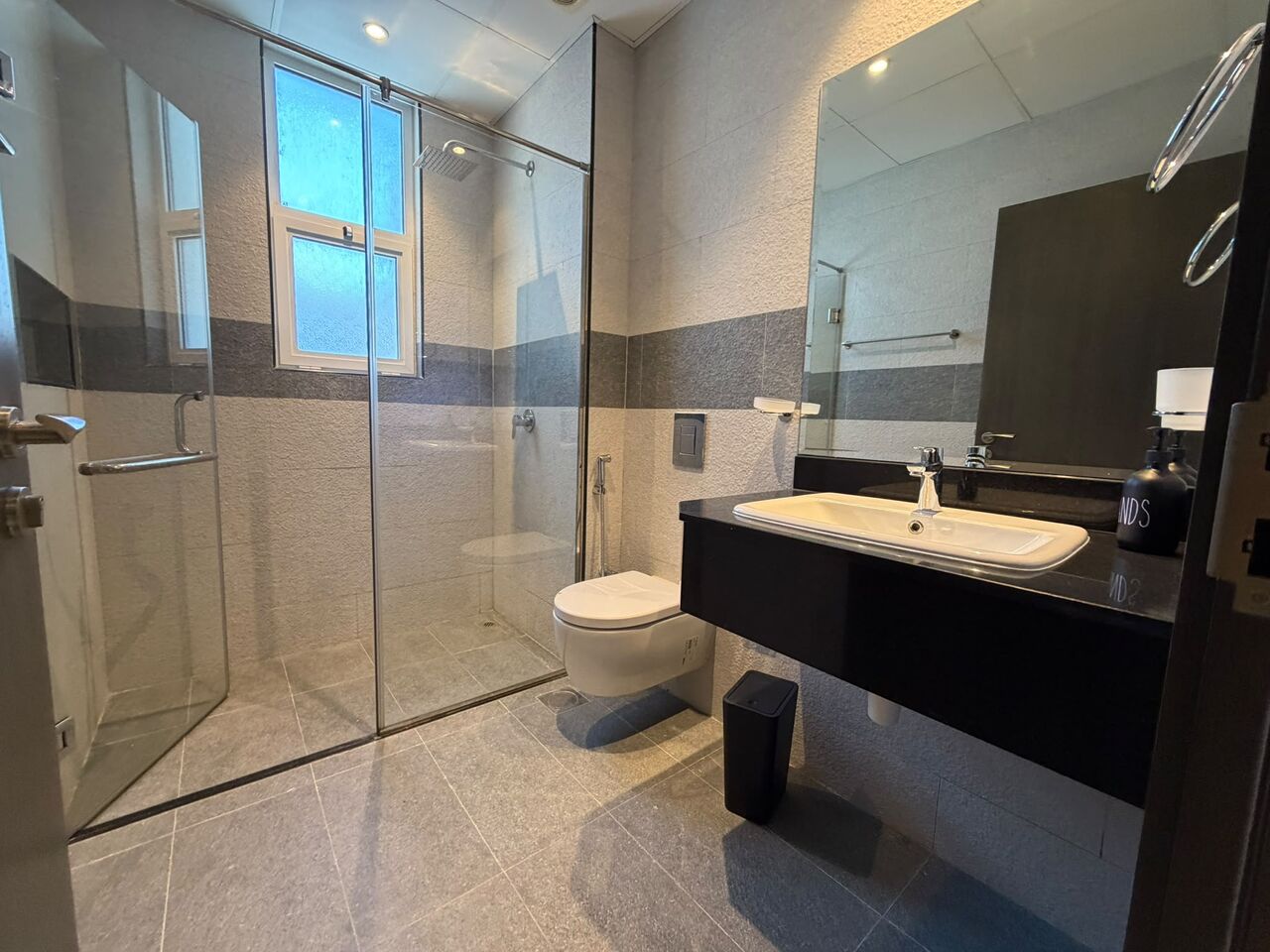 Juffair, Apartments, Flats, Houses & Villas, BHD 550/month,  Furnished,  2 BR,  Apartment For Rent In Juffair