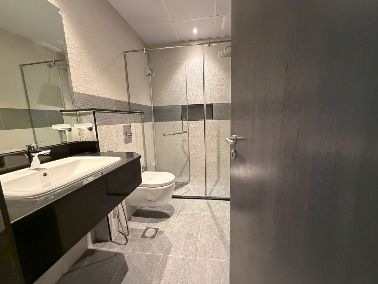 Juffair, Apartments, Flats, Houses & Villas, BHD 375/month,  Furnished,  1 BR,  Apartment For Rent In Juffair