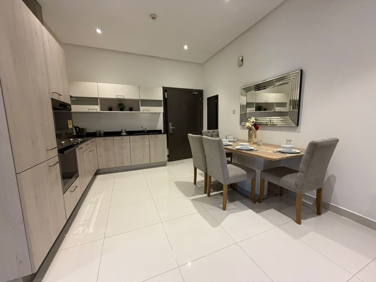 Juffair, Apartments, Flats, Houses & Villas, BHD 350/month,  Furnished,  1 BR,  Apartment For Rent In Juffair