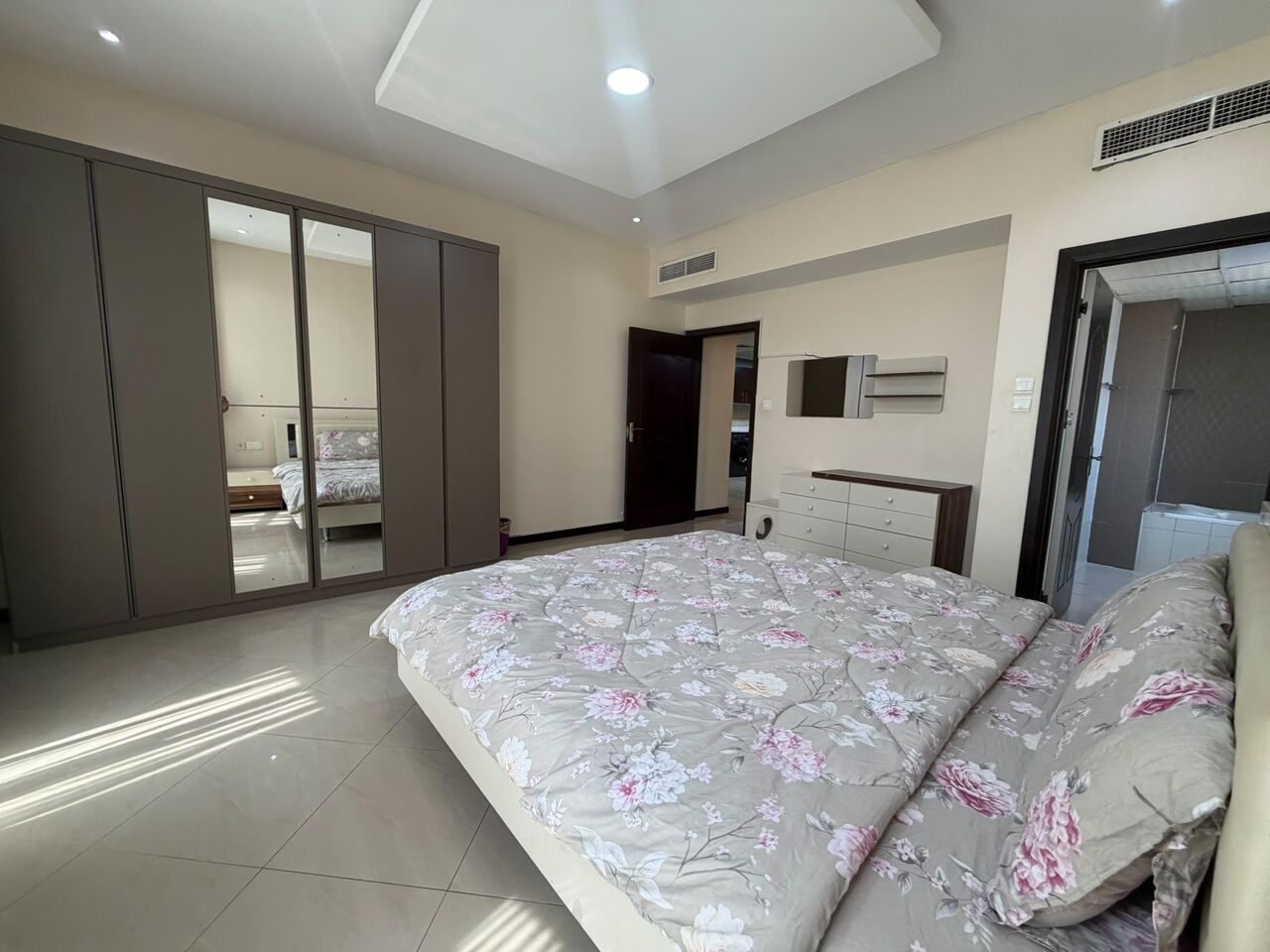 Juffair, Apartments, Flats, Houses & Villas, BHD 350/month,  Furnished,  2 BR,  Luxury Apartment For Rent In Juffair