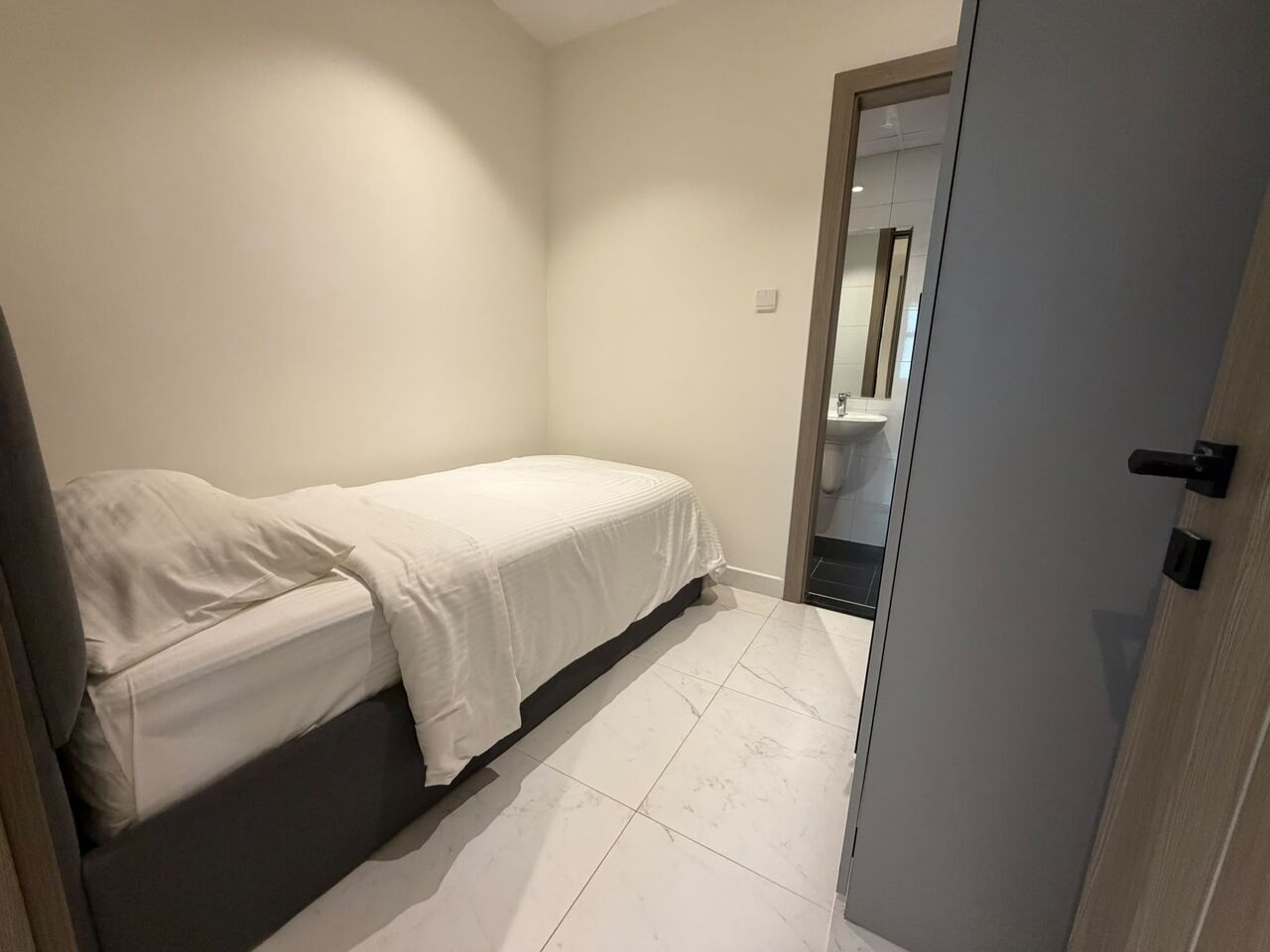 Juffair, Apartments, Flats, Houses & Villas, BHD 430/month,  Furnished,  2 BR,  Apartment For Rent In Juffair