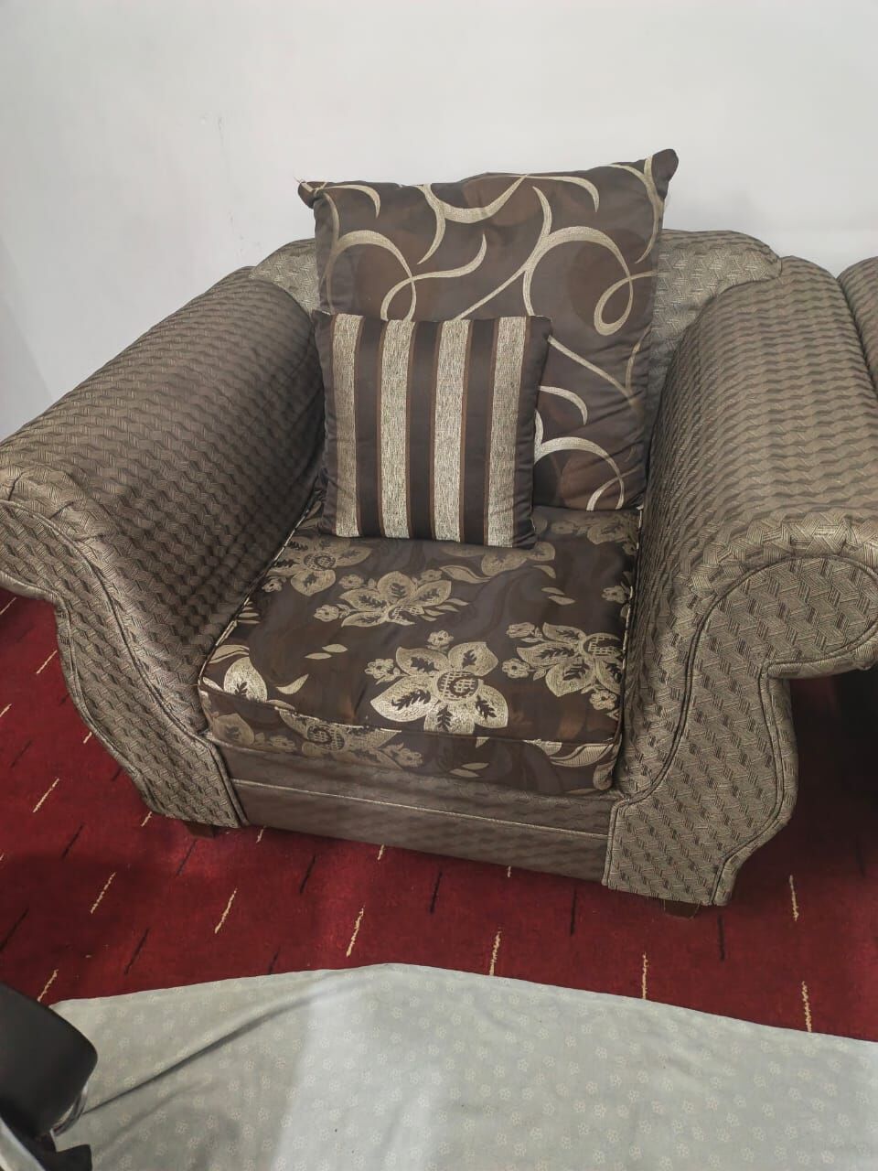 Hara, Furniture, SAR 400,  9 Seater Sofa Set Neat And Clean