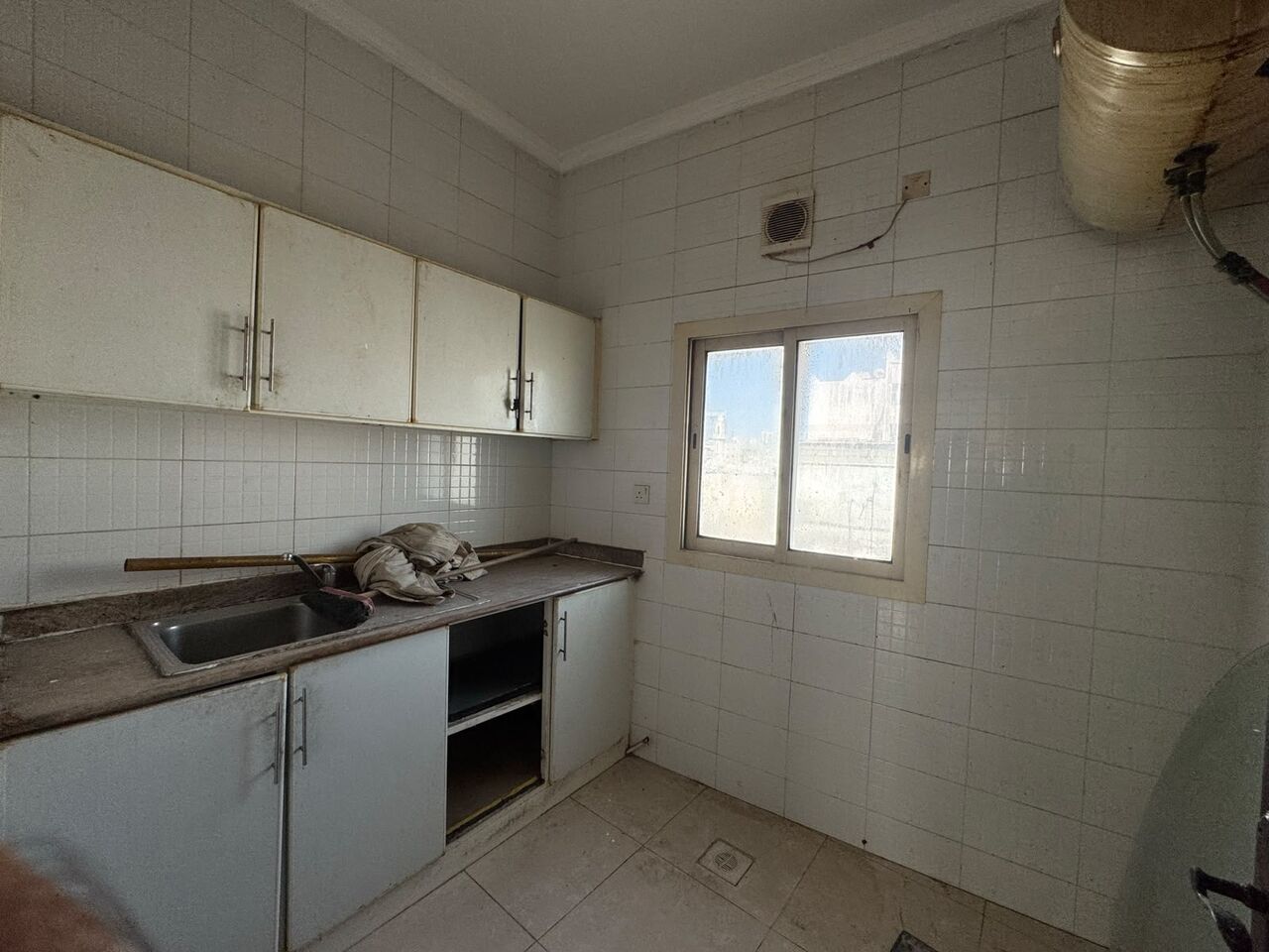 Manama, Apartments, Flats, Houses & Villas, BHD 200/month,  2 BR,  2 Bedroom | 2 Bathroom| 1 Spacious Hall.