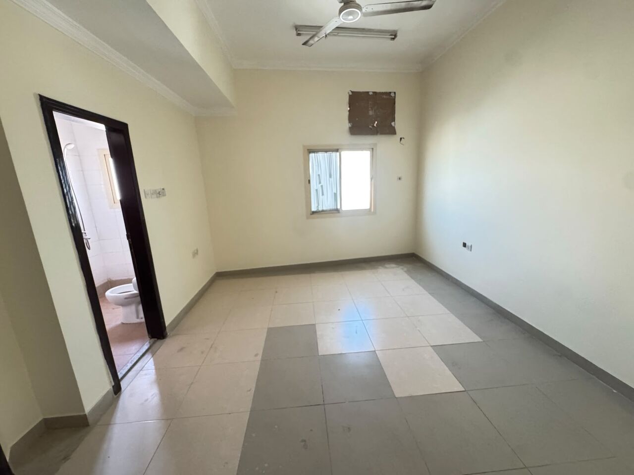 Manama, Apartments, Flats, Houses & Villas, BHD 200/month,  2 BR,  2 Bedroom | 2 Bathroom| 1 Spacious Hall.