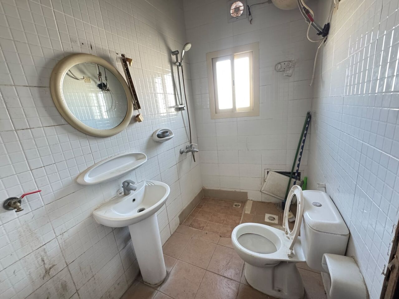Manama, Apartments, Flats, Houses & Villas, BHD 200/month,  2 BR,  2 Bedroom | 2 Bathroom| 1 Spacious Hall.