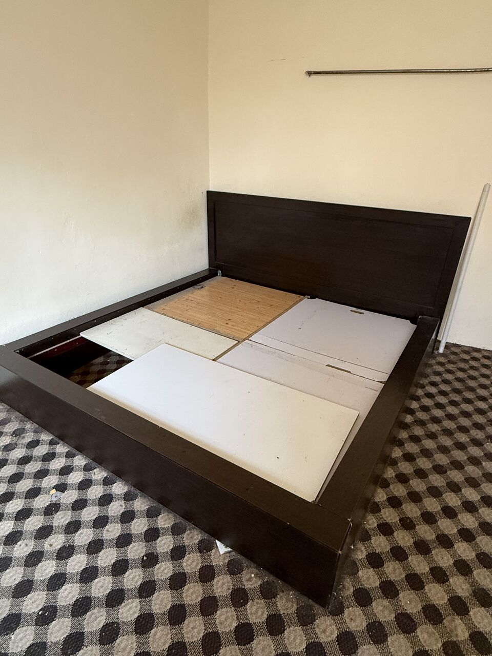 Salmaniya, Furniture, BHD 7,  Urgent Sale Bed For Sale Size : 206x206cms