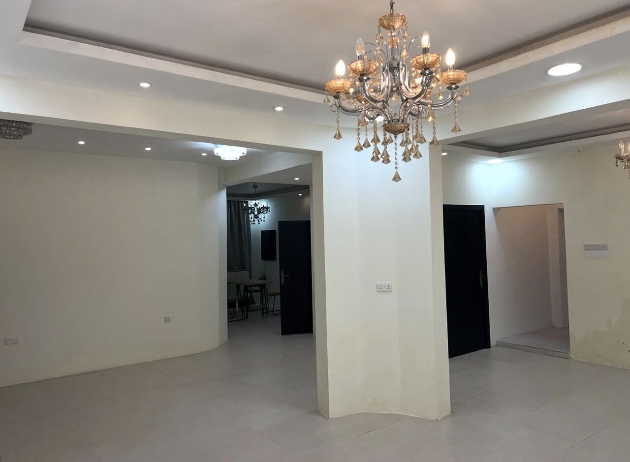 Manama, Apartments, Flats, Houses & Villas, BHD 155/month,  Flat For Rent Almost Furnished In Damistan Close To Al Amal Hospital