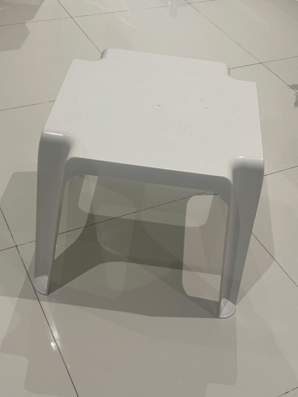 Manama, Household Items, BHD 2,  Small White Plastic Table For Sale