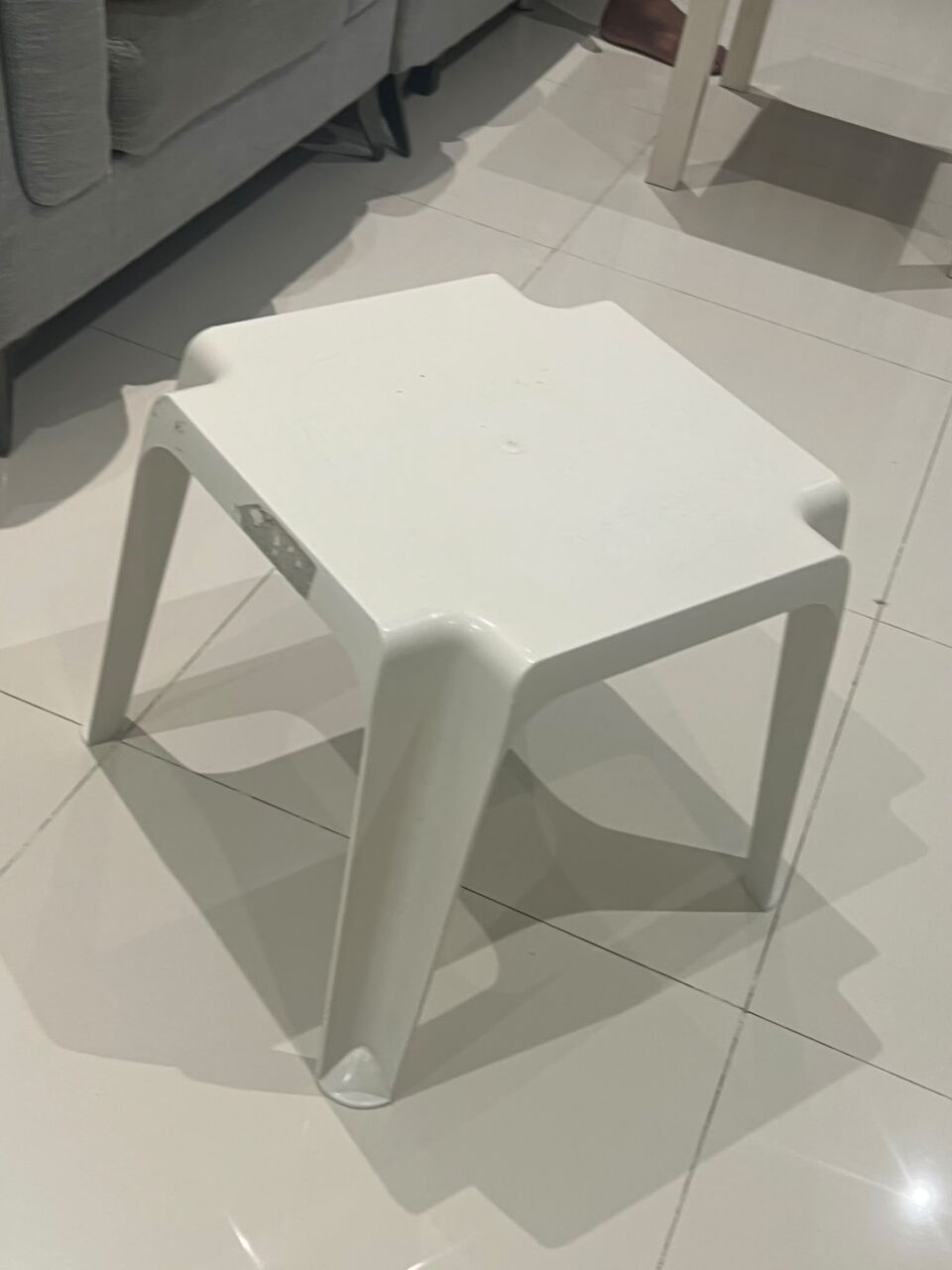 Manama, Household Items, BHD 2,  Small White Plastic Table For Sale