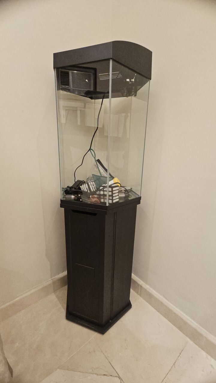 Jeddah, Pet Supplies, SAR 1000,  Hexagon Vertical Aquarium With Stand 70L
