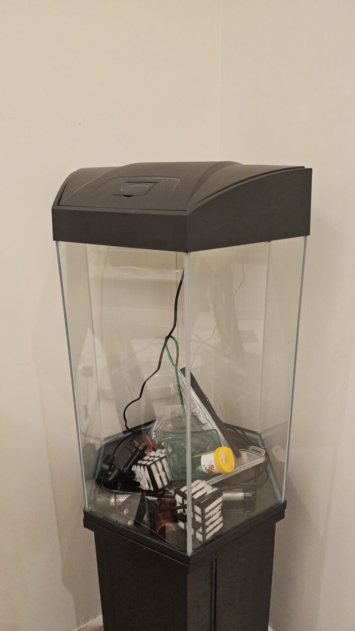 Jeddah, Pet Supplies, SAR 1000,  Hexagon Vertical Aquarium With Stand 70L