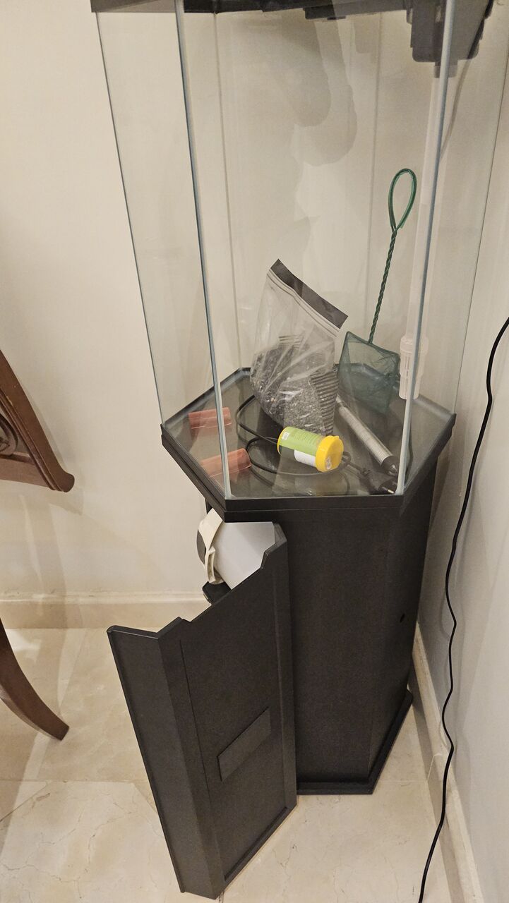 Jeddah, Pet Supplies, SAR 1000,  Hexagon Vertical Aquarium With Stand 70L