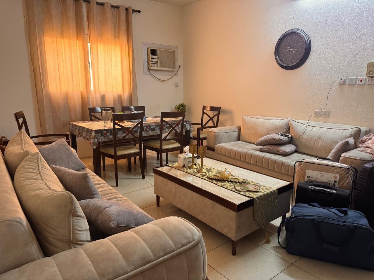 Riyadh, Furniture, SAR 1000,  Elegant And Beautiful SOFA 6 Seaters (3x2) With Elegant Center Table
