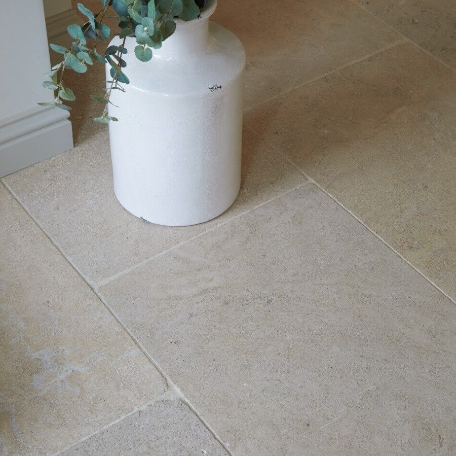 London, Household Items, GBP 44,  Mixed Seam Soft Tumbled Limestone &ndash; Classic Cotswold Character