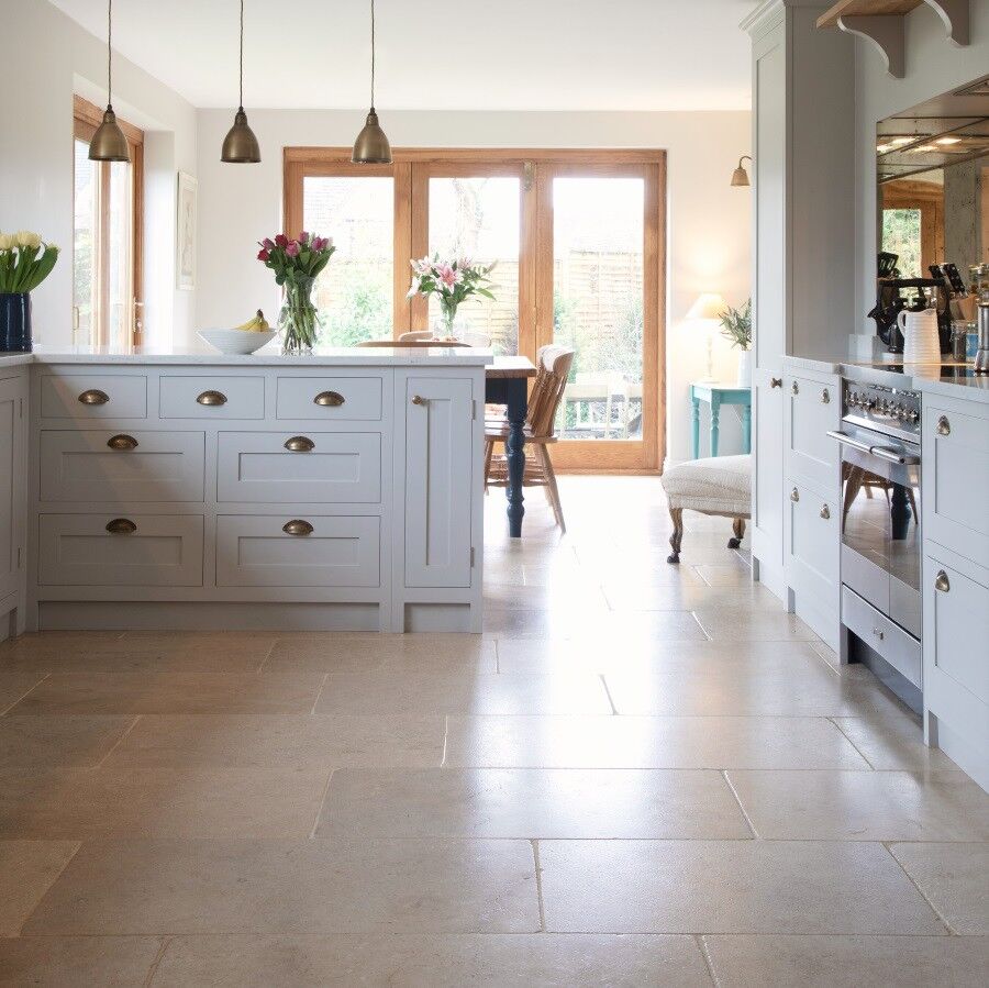 London, Household Items, GBP 44,  Mixed Seam Soft Tumbled Limestone &ndash; Classic Cotswold Character